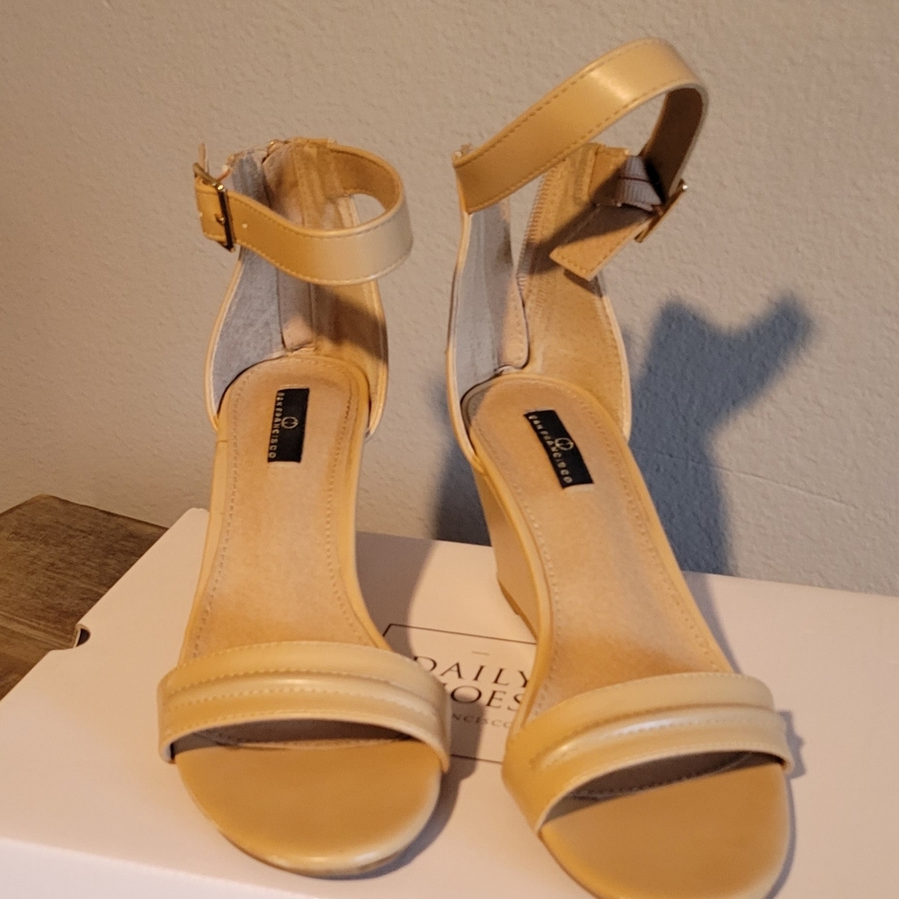Womens open toed shoes